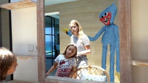 12+ Хаги ваги в зеркале играет с нами