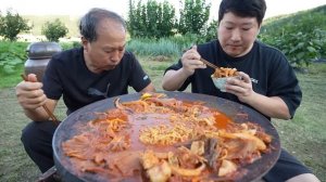 Жареная свинина кимчи и вкусная лапка. Мукбанг по Корейски, кушаем и наслаждаемся. Эпический пир.