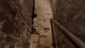 1000091943 Вверх на колокольню - 86 ступенек.mp4