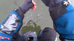 Наконец-то! ПЕРВЫЙ ЛЁД В БЕЛАРУСИ! Окунь, плотва на мормышку. Тонкий лед и большое желание рыбачить
