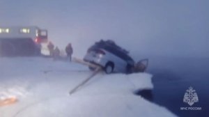 Водолазы поднимали из реки Лены затонувшую машину с людьми при минус 45