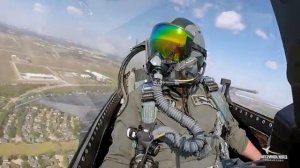 Демонстрация крыльев F-16 Viper над Хьюстоном.