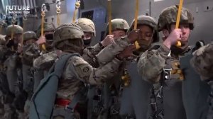 Женщины-парашютистки Из C-17.