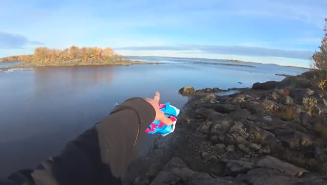 Рыбалка в АРКТИКЕ! СИГ ИДЁТ ПО ТРОПЕ! РАСТУПИСЬ ОКУШКИ С ПЛАТВИЧКАМИ! смотреть онлайн