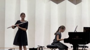 С.Петров «Ветренная река» дуэт Дарья Вацура флейта, 7 класс, Зелюкина София, фортепиано 7 класс