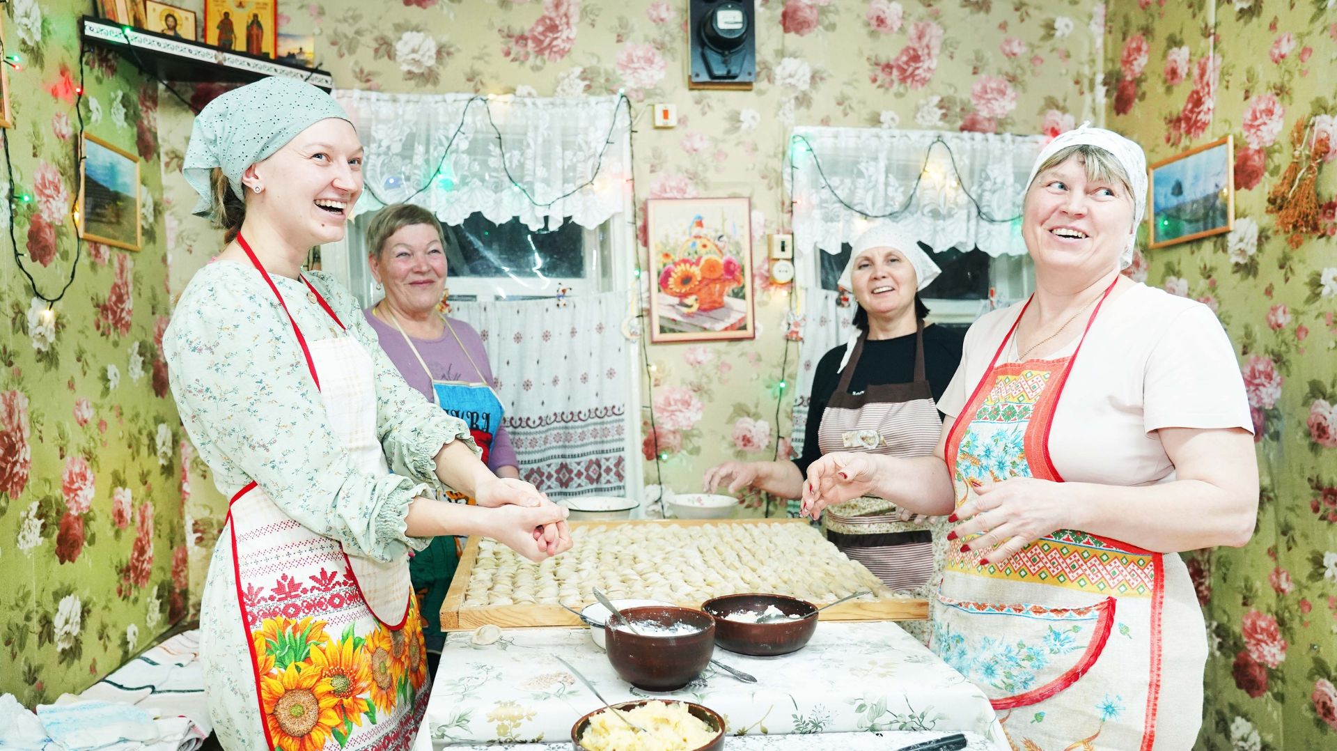 ДЕРЕВЕНСКИЕ ТРАДИЦИИ ПЕРЕД НОВЫМ ГОДОМ _ СЛЕПИЛИ 1500 ПЕЛЬМЕНЕЙ ВСЕЙ СЕМЬЕЙ _ ГОТОВИМСЯ К ПРАЗДНИКАМ смотреть онлайн