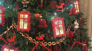 Почему так получается / наряжаю  ёлочку / жду ответа