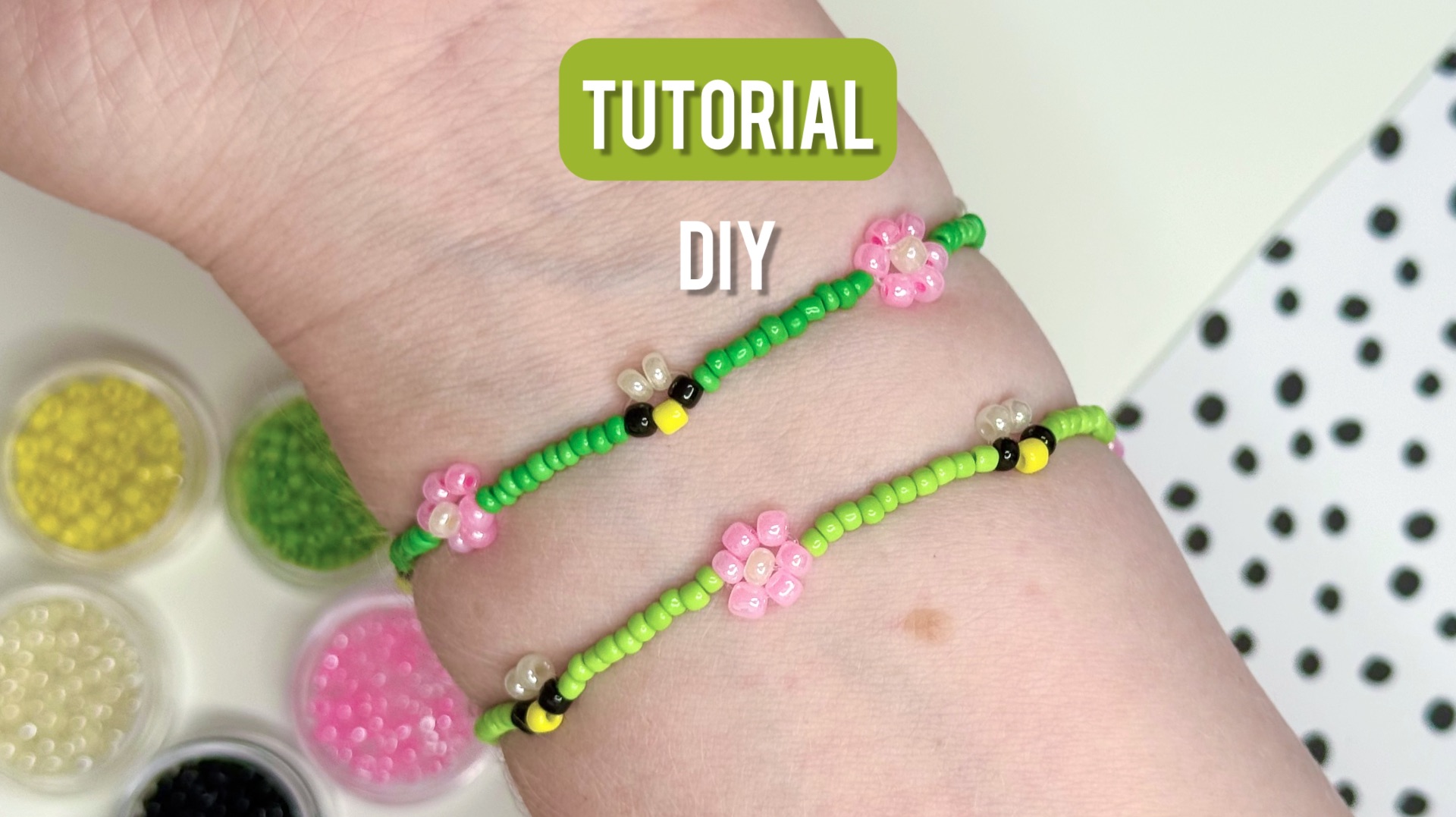 Как сделать милый браслет из бисера с цветочками и пчелками 🐝🌸 | Простой пошаговый мастер-класс смотреть онлайн