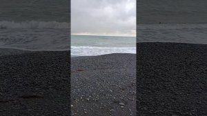 Пляж Сукко перед штормом 27 декабря 2025 года. репортаж Светланы Тихоновы.