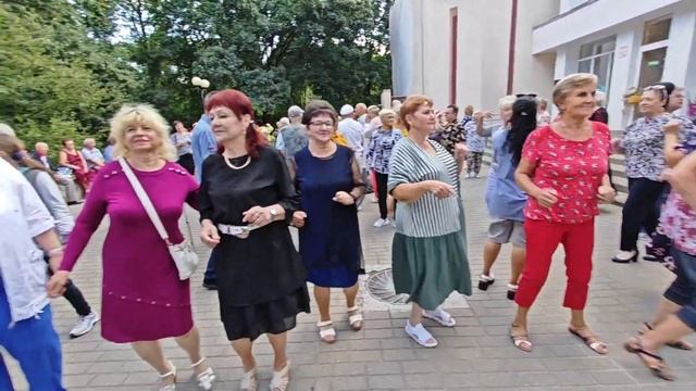 11.08.24г..."Вино Горчит"... Павел Русский... звучит на танцпо смотреть онлайн