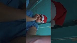 распаковка подарков с новогодний ёлки в школе