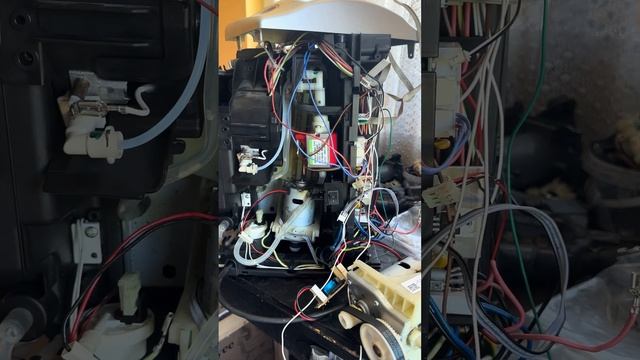 Кофемашина Delonghi Magnifica застрял заварочный блок внизу а?