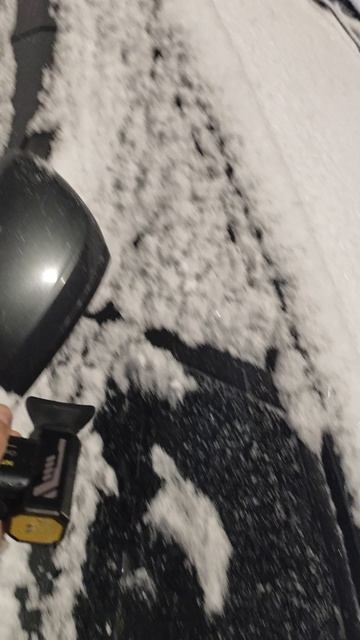 Воздуходувка Nitecore CW20 и снег чистим машину пробный тест.