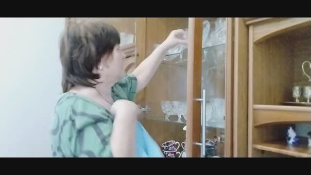 Занялась уборкой. Разбираю посуду. Готовлю ужин. Вспомнила старые времена. смотреть онлайн
