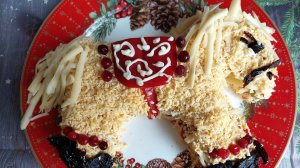 Салат «Новогодняя фантазия». Салат в форме милой лошадки, символа года.