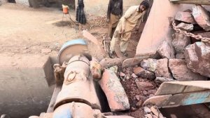 БЕЗУМНЫЙ процесс дробления горных пород! Массивная камнедробилка разрушает гигантские скалы | Тяжела