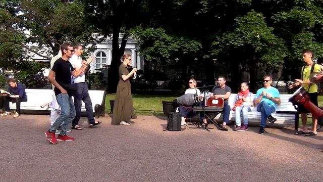 06 07 23  Харинама в Екатерининском саду