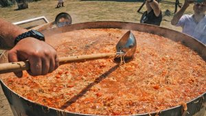 Большая кастрюля