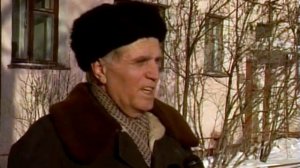 1994 год. Тюмень. Жители дома поздравляют дворника