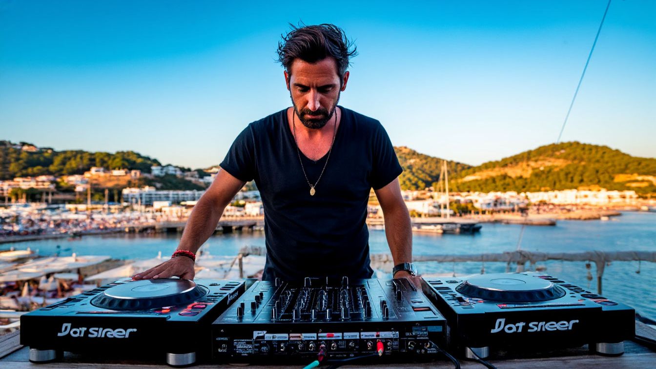 Hot Since 82 - Live From A Pirate Ship in Ibiza 2025 смотреть онлайн