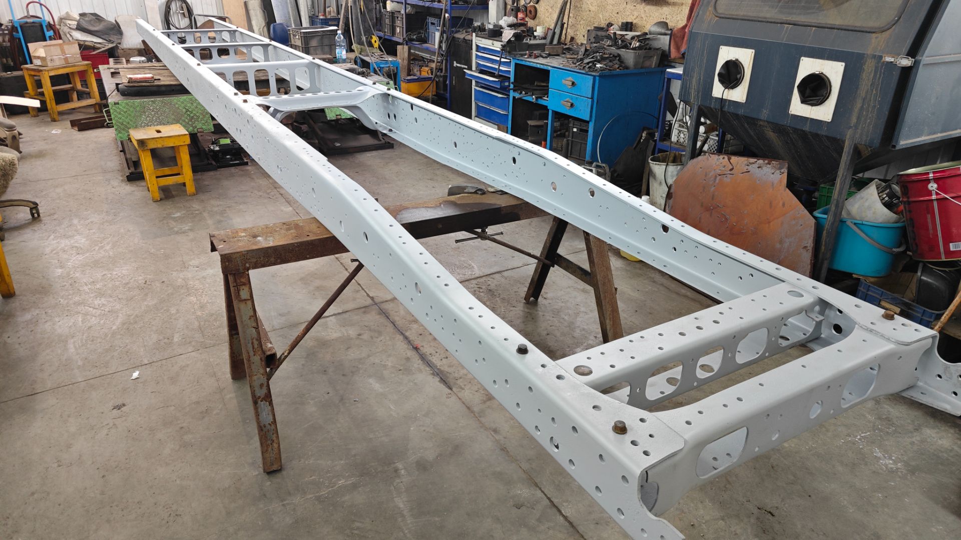 Начало сборки рамы Hino Ranger смотреть онлайн