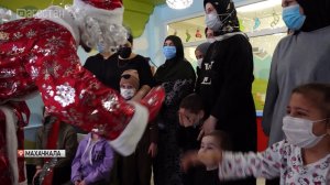 «Единая Россия» передала новогодние подарки онкобольным детям Махачкалы