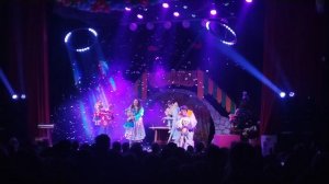 А снег идёт