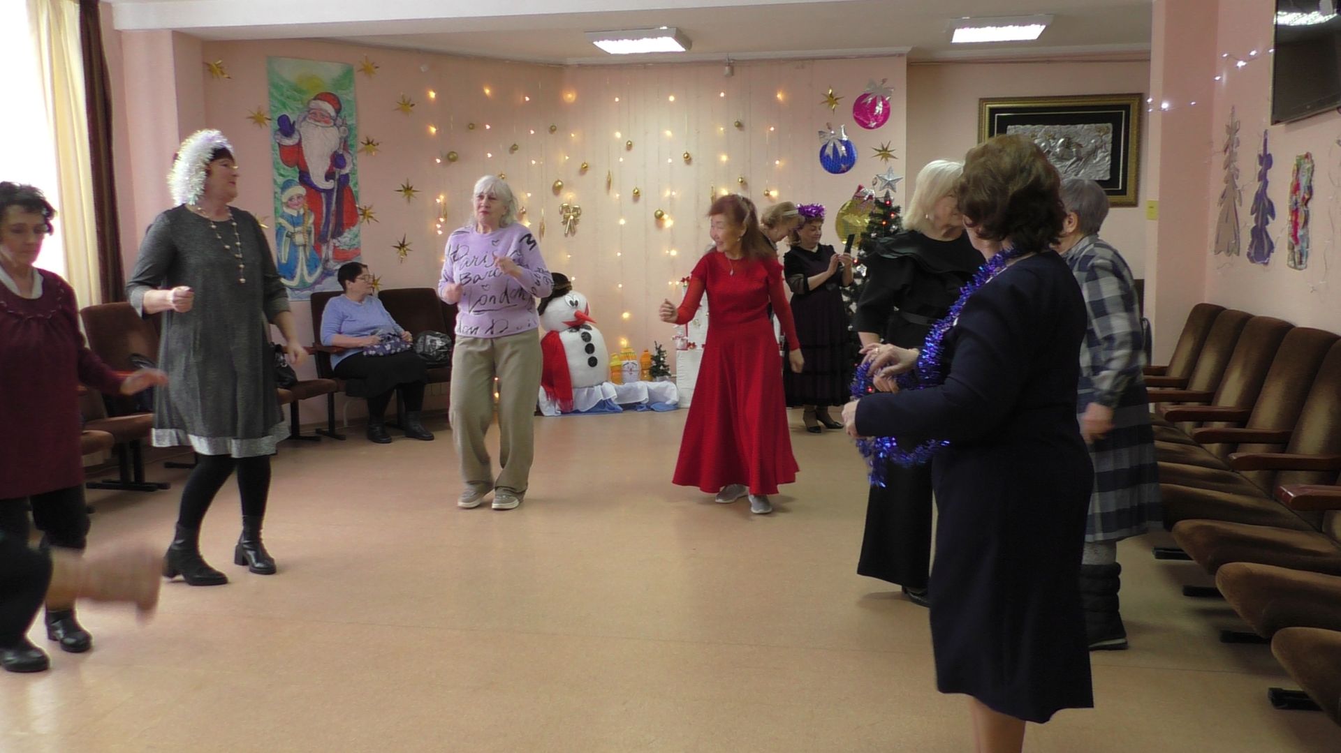 Танцы в пятницу в ЦДПЛ. г.Ачинск. 26.12.25г. Автор видео Елена Цыганова. смотреть онлайн
