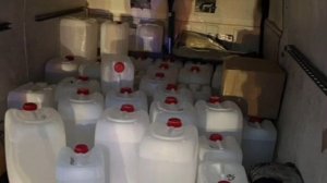 Полиция Петербурга нашла в микроавтобусах более 400 л спирта без маркировки