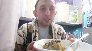 Мукбанг : Рамен, перепёлка жареная, овощной салат