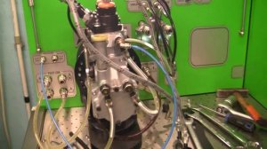 Komatsu. Проверка работоспособности датчика оборотов ТНВД на стенде.