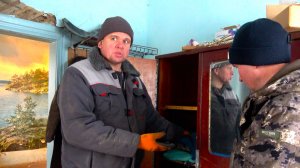 Продолжаем расхламлять заброшенный дом.