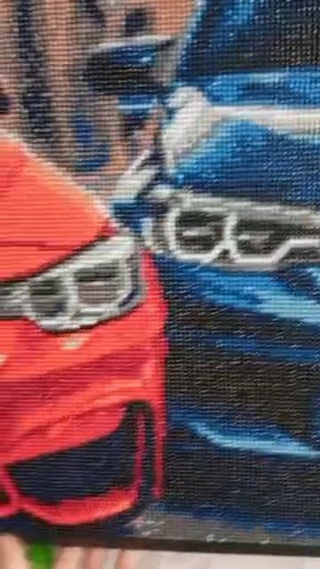 что за картиной!?