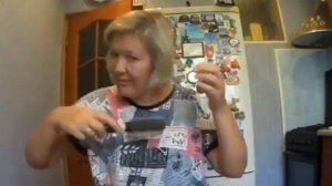 Лошадь занимается гривой. Солома не ложится.