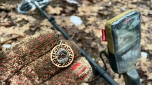 Нашла под носом у бомжей! Неожиданные находки в соседнем лесу