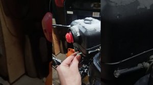 Разорвало двигатель на снегоуборшике в хлам.