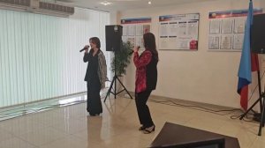 звенит январская вьюга