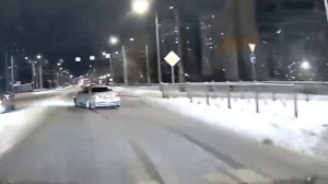 Нарушает на трассе