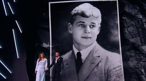 Первый канал покажет театрализованный концерт, посвященный памяти Сергея Есенина.