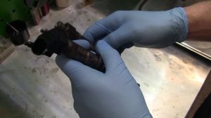 Когда топливную форсунку надо просто выбросить, а когда мастер может что-то и сделать...