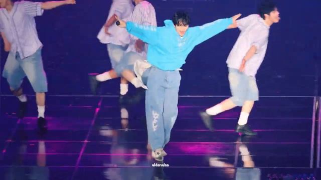 LEE KNOW (STRAY KIDS) - YOUTH DANCE MIRRORED смотреть онлайн