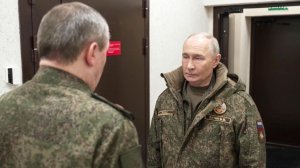 Дед Мороз с флагом и видеозвонок с передовой: о чем доложили Путину под Новый год