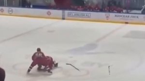 Лукашенко сбили на льду