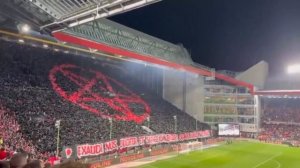 На футбольном матче активировали пентаграмму .
Так вот кто качает энергию масс...