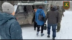 Бойцами 123 Бригада "Самарканда" продолжается эвакуация мирных жителей из города Северска.