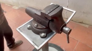 Отличная стойка для тисков