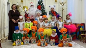 "Новогодний подарок" утренник в средней группе
