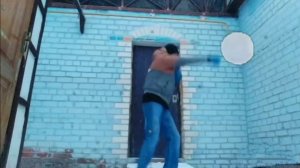 Новогодний кикбоксер