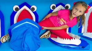 Веселое приключение в лабиринте акул! Развивающая игра