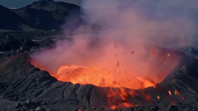 Последний полет квадрокоптера над вулканом смотреть онлайн
